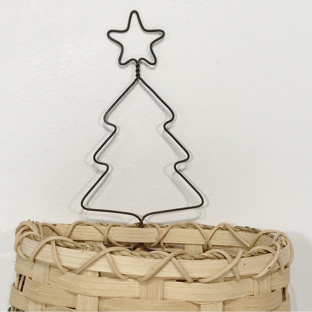 Vintage Signed Folk Art Wall Hanging Pocket Woven Wicker Basket Christmas Tree - Picture 7 of 15